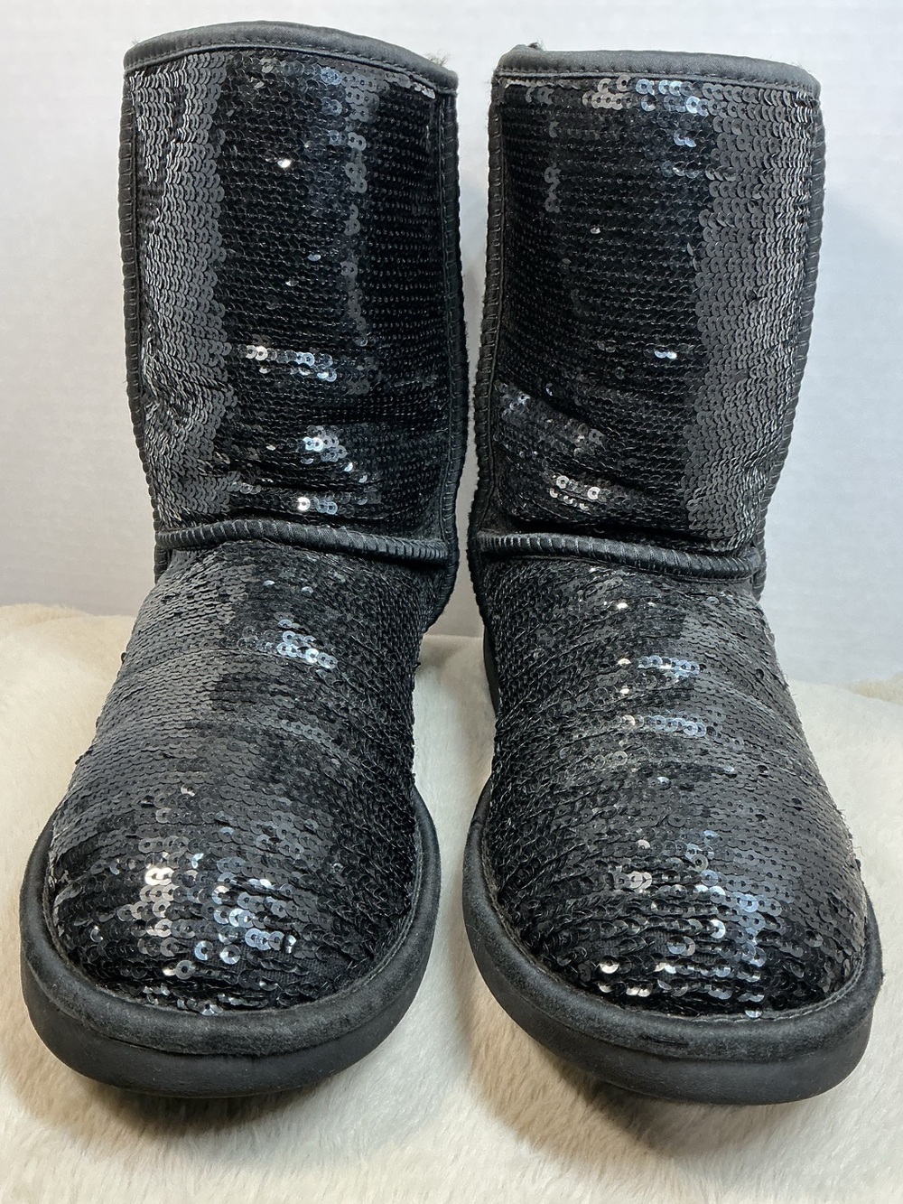 UGG Classic Short Cosmos Sequin Black Sparkle Boots Women’s 9 3161 Shearling